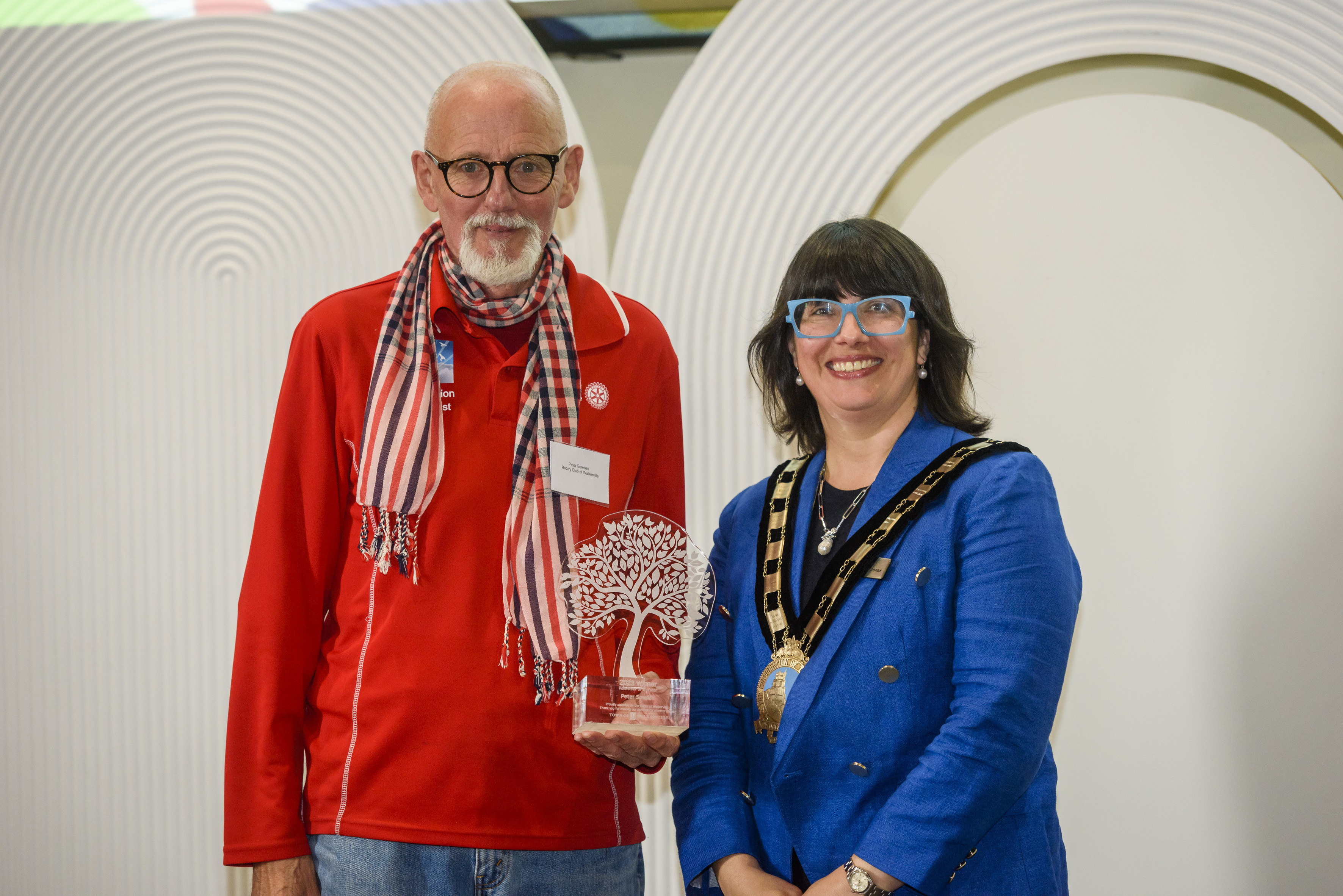 Winner of the Volunteer of the Year Award, Peter Sowden from the Rotary Club of Walkerville, with Mayor of Walkerville, Melissa Jones.